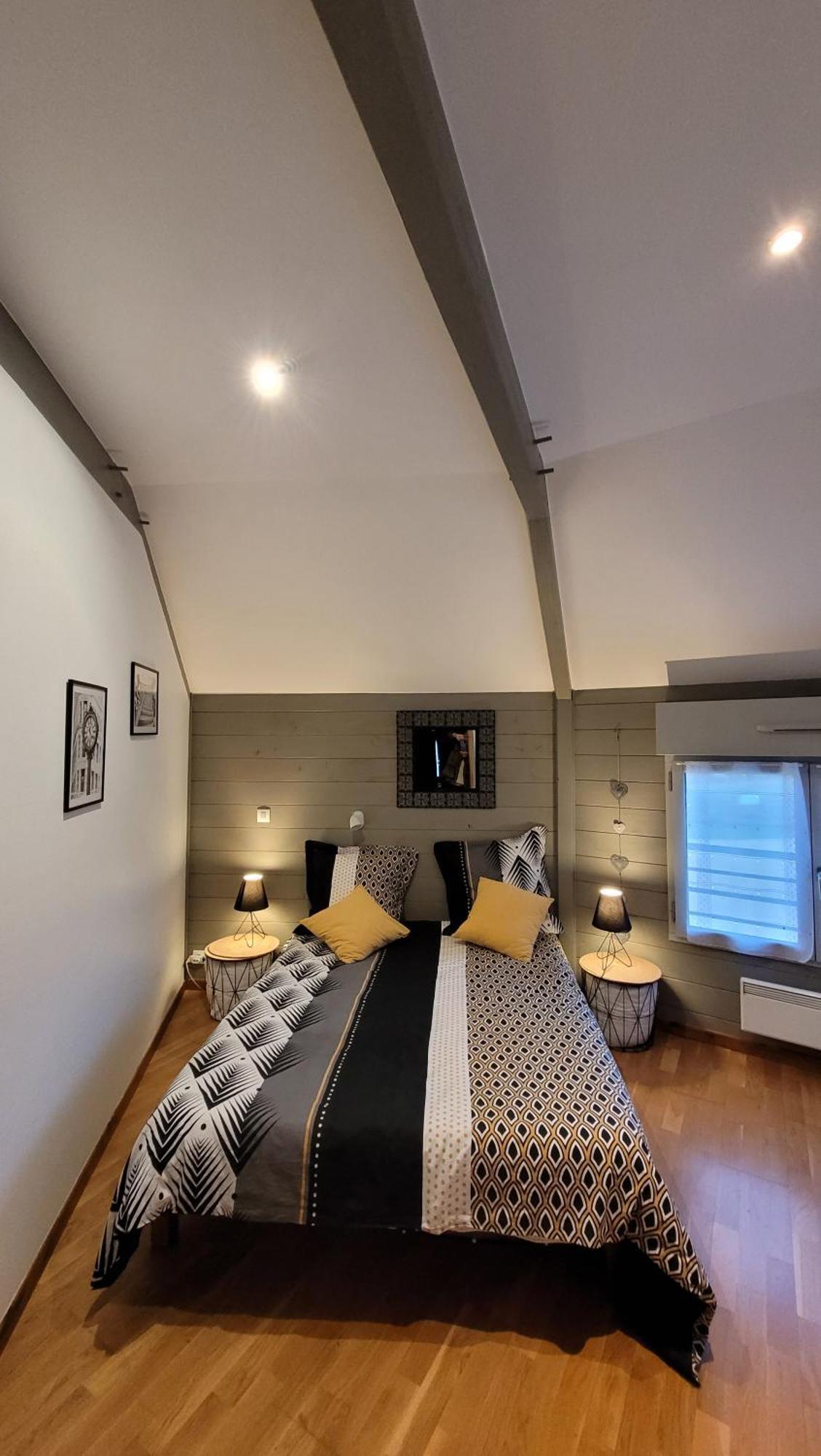 La Maison Ronde Et Ses 2 Cahutes Monthoiron Esterno foto