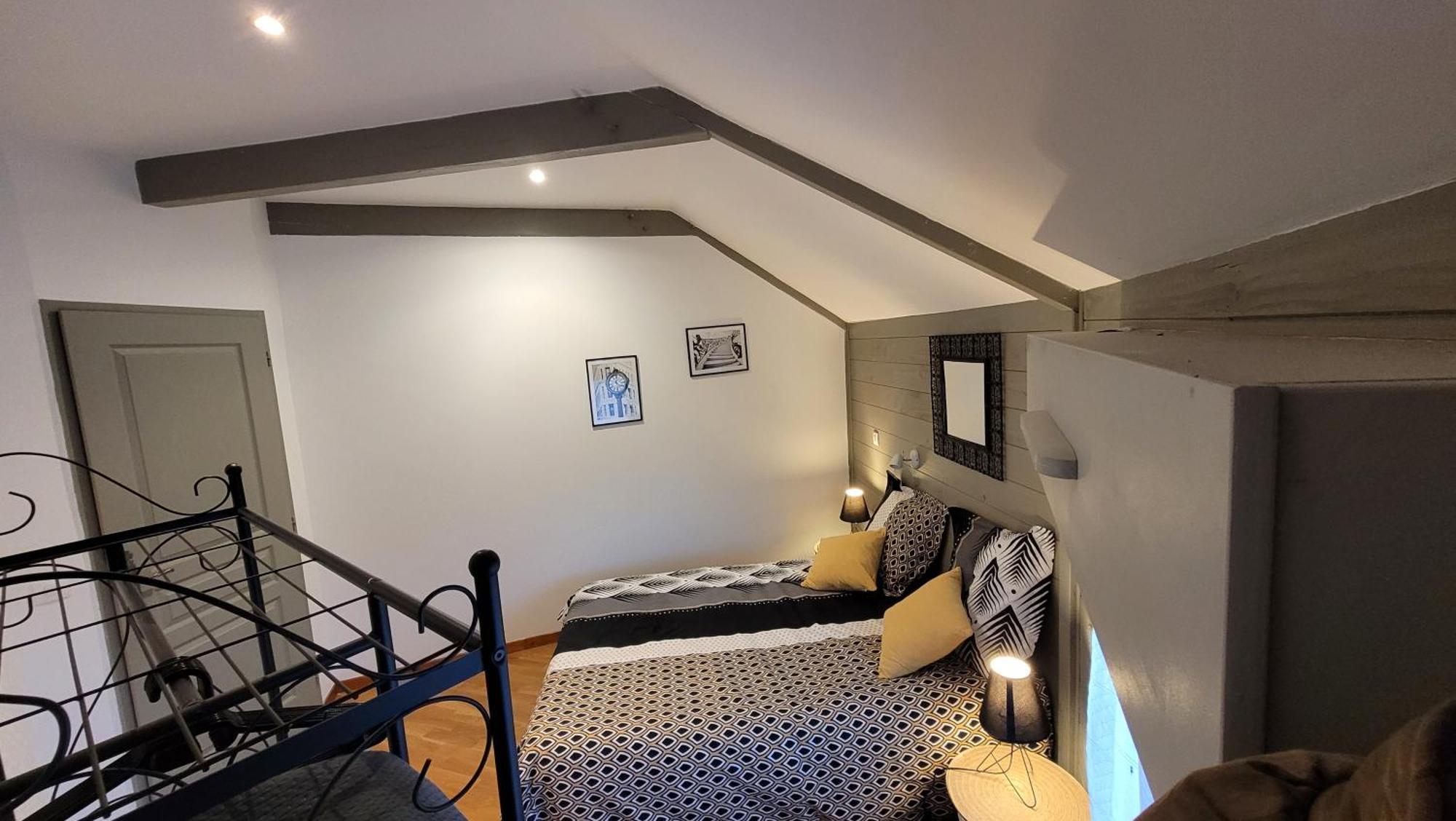 La Maison Ronde Et Ses 2 Cahutes Monthoiron Esterno foto