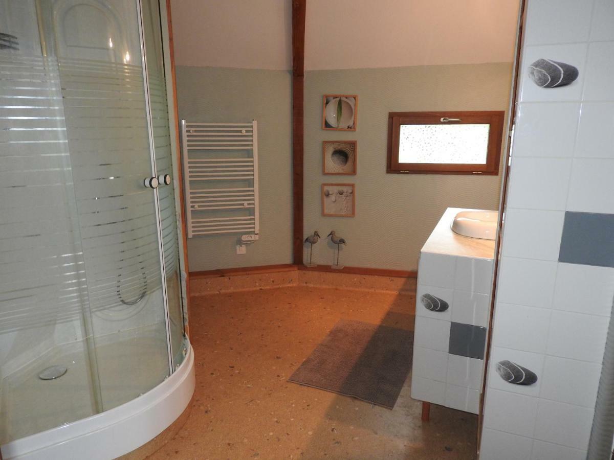 La Maison Ronde Et Ses 2 Cahutes Monthoiron Esterno foto